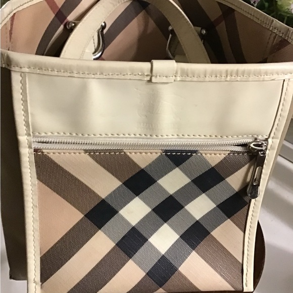 Burberry crafted their signature and iconic Nova check printed canvas 💯authentic - Picture 14 of 14